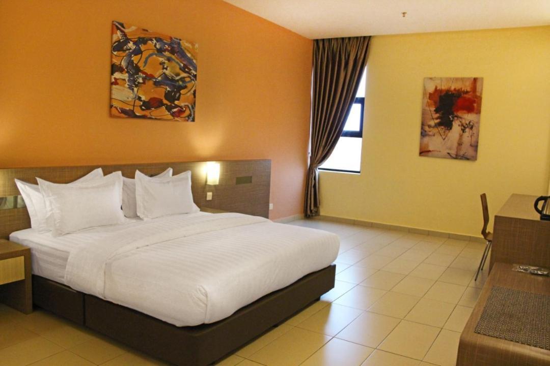 Kluang Riverview Hotel Keluang Exterior foto